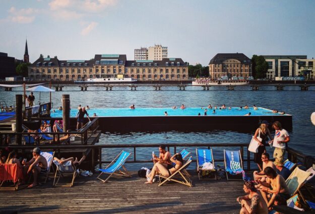 Badeschiff Piscine sur la Spree à Berlin est