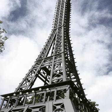 La Tour Eiffel devant le Centre Français de Berlin