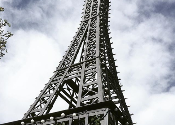La Tour Eiffel devant le Centre Français de Berlin