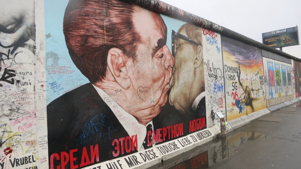 Le baiser de l'amitié - East Side Gallery - Berlin 